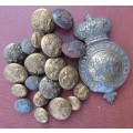 VICTORIAN HORSE BRASS AND MILITARY BUTTONS.