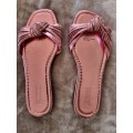 CUTE METALLIC SANDALS SIZE 4