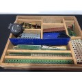 A BOX OF COLLECTABLE VINTAGE MECCANO PARTS FROM 1930s - 1950s