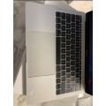 MacBook pro 2017 2 thunderbolt 3 ports