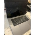 MacBook pro 2018 15inch