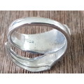 Golf ring. Two gold golf sticks on a sterling silver ring. Interesting design. 12.2 grammes