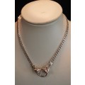 THICK 925 SILVER NECKLACE WITH 2 HANDS HOLDING A RING