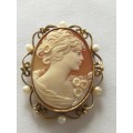 9ct Gold Cameo with seed pearls pendant/brooch