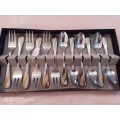 Eetrite 18/ Stainless steel -goldplated teaspoons and cake forks