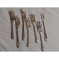 x6 Different small serving forks