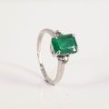 9CT WHITE GOLD EMERALD RING