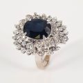 10CT WHITE GOLD DIAMOND AND SAPPHIRE CLUSTER RING