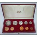 1976 -10 Coin Long Proof Set With 1 Rand And 2 Rand Gold Coins And 1 Rand Silver Coin.