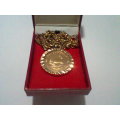 1981 - 1 Ounce Gold Krugerrand On a 14 Carats Gold Mounting With a 9 Carats Gold Chain in a S. M. Re