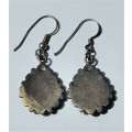 925 SILVER EARRINGS WITH UNKNOWN BLACK STONE. WEIGHT: 7.32 GRAMS TOTAL.