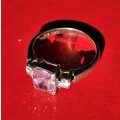 SILVER RING WITH PINK CZ STONE. WEIGHT: 3.29 GRAMS. STAMPED 925. 2ND HAND.
