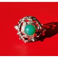 SILVER RING WITH GREEN STONE. WEIGHT: 6.64 GRAMS. 2ND HAND.