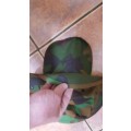 rarely seen (now obsolete) Dutch Jungle patt bush-hat (size 60) with neck flap in very good clean us