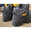 **MONTH END DEAL**2 X BRAND NEW TOP QUALITY DASH BOOTS, SIZE 5 AND SIZE 2***R99 POST