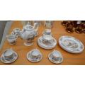 **POSSIBLE HIGH VALUE CHINA SET***JOHNSON BROS 25-PIECE PART DINNER SERVICE**R99 FREIGHT**