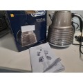 **LIQUIDATION STOCK**DELONGHI SCULTURA CORDLESS KKETTLE IN BOX*R1999 IN STORE**