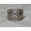 R1 AUCTION!!! LADIES 925 STERLING SILVER RING BEAUTIFUL AND SHIMMERY @ LOW START R1 AUCTION