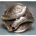 9CT GOLD MENS RING  COIN AND SNAKE DETAILED RING SIZE H