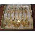 LOVELY  BOXED SET OF 6 EETRITE 24 CT GOLD PLATED TEASPOONS WITH BLUE ROSE PORCELAIN TOPS