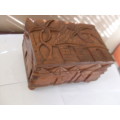 HAND CARVED WOODEN CAMPHER BOX AND COMPLETE SET OF CARVED CHESS PIECES