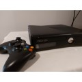 Xbox 360 Slim 250 GB with 2 controllers