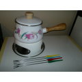 Awe Vintage almost new complete and clean Fondue set and plus 6 Forks.Ideal for that family party.
