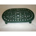 A Vintage cast iron Green Trivet with 4 feet. Ideal to use for serving. Size:150mm Wide x 250mm Long