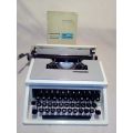 A 1970`s Vintage Underwood 310 Traveling Typewriter in excellent working condition.