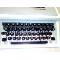 A 1970`s Vintage Underwood 310 Traveling Typewriter in excellent working condition.