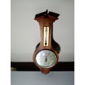 A working Vintage ` Talyor` Banjo Berometer made in England. Size: 280mm Tall.