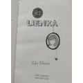 Lienka: Glam Divas / Solet Scheeres