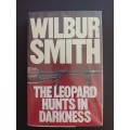 The Leopard Hunts in Darkness  / WILBUR SMITH