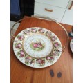 Cake serving plate with detachable handle