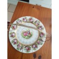Cake serving plate with detachable handle
