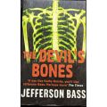 The Devil`s Bones - Jefferson Bass- Softcover - 315 pages