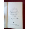The Apothecary´s Daughter by Patricia Schonstein. Signed. 1st ed 2004. H/C with jacket. 224 pp.
