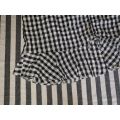 AS NEW!! Ladies Black and White Skirt Size 36