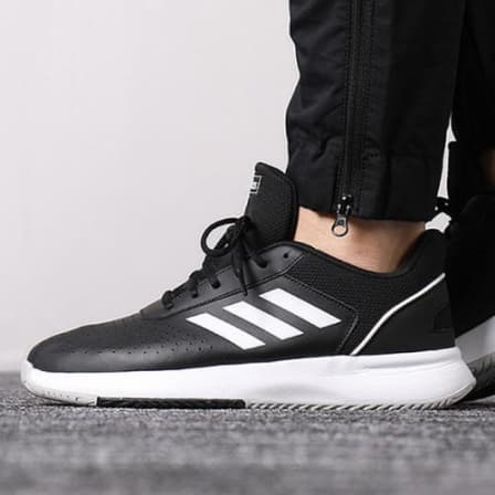 problema personal Pico Sneakers - Original Mens adidas COURTSMASH Core Black/ Grey Two F36717 Size  UK 8 (SA 8) was sold for R375.00 on 9 Sep at 21:31 by Seal The Deal in  Johannesburg (ID:483856980)