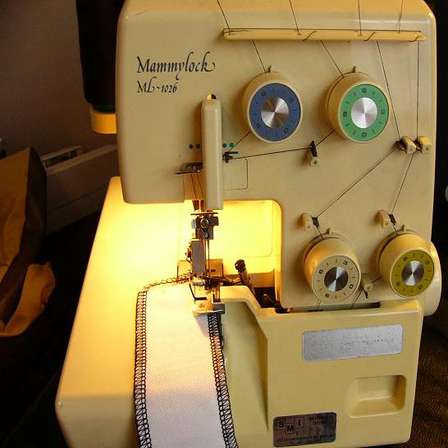 BARGAIN!!!! OVERLOCKER MAMMYLOCK ML 1026 S/N24636