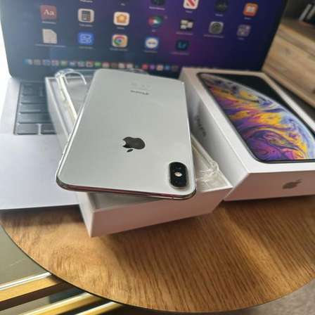 iPhone XS Max Silver (64GB) Excellent Condition As new + box, charger and EXTRAS worth R599.