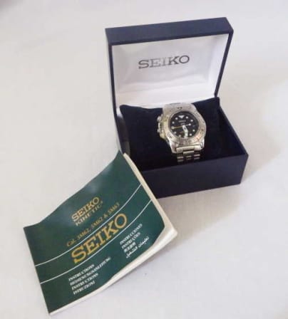 Men's Watches - Seiko Kinetic divers 200m mens watch - Cal 5M62 - OAYO -  Serial 571382 - Excellent condition was sold for R2, on 26 May at  15:31 by Unieke Antieke in Cape Town (ID:282704670)