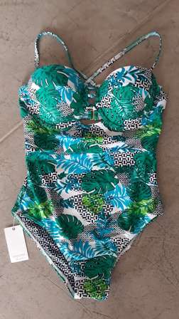 Swimwear - STUNNING FOSCHINI SWIMWEAR SIZE 10 was listed for R250.00 on 10  Sep at 16:31 by Beatitude in Riversdale (ID:566573141)