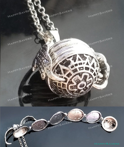 Pendants 4 Photo Locket Necklace 4 Folds Keepsake was listed for R249
