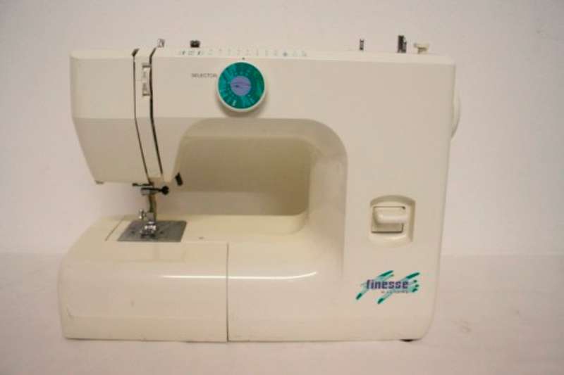 Other Antiques & Collectables - A vintage Janome "Finesse" model ...