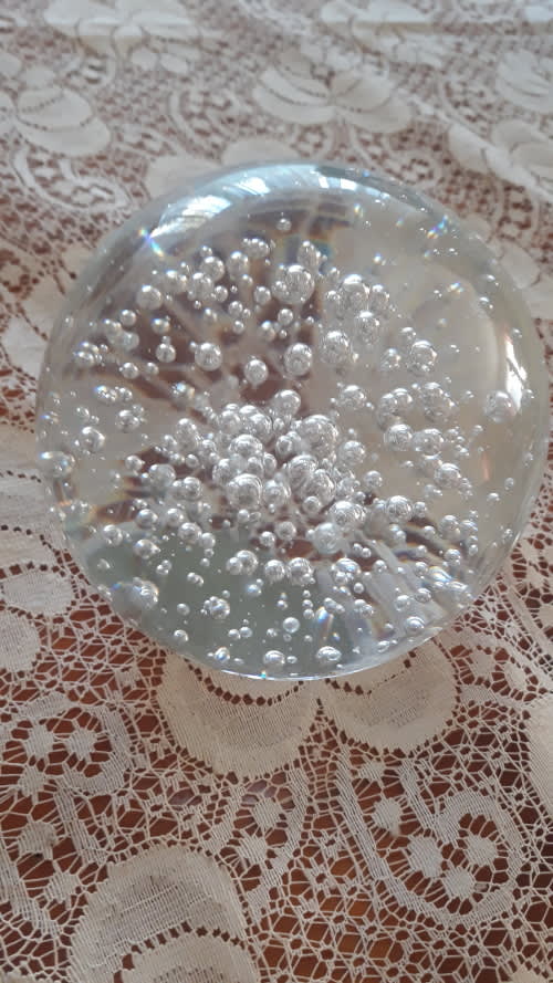 COLLECTABLE : Vintage Large  Clear Art Glass Controlled Bubble Round Paperweight