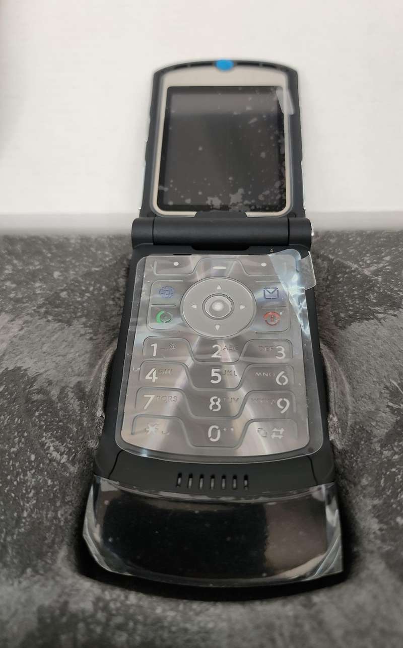 Other Smartphone Brands - Retro Slide Phone - Motorola RAZR V3 for sale ...