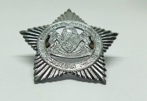 R1 START !! A VINTAGE POLICE BADGE - TRANSKEIAN POLICE !! FREE COMBINING !!