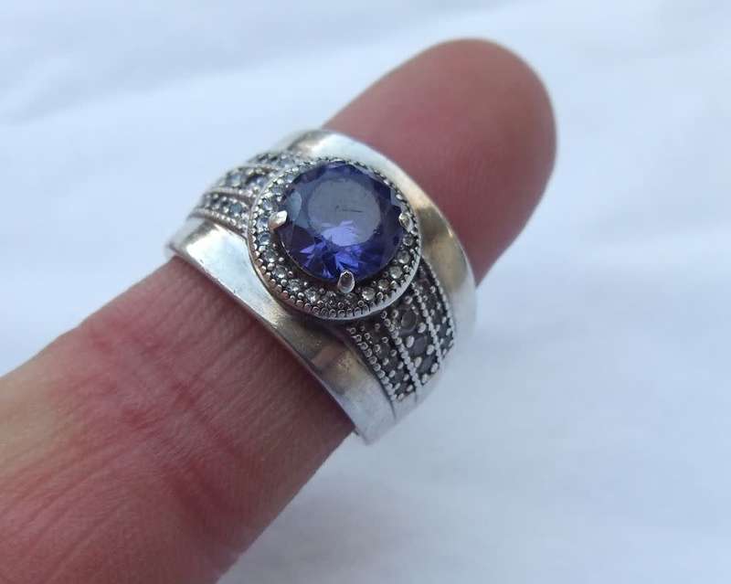Rings - A STUNNING SOLID STERLING SILVER RING WITH A FACETED BLUE AND ...