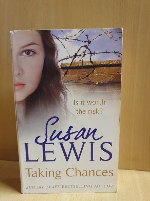 Taking Chances: Susan Lewis (Paperback)